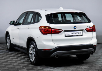 Подержанный автомобиль BMW X1 2016 года (7 фото)