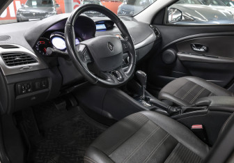 Подержанный автомобиль Renault Fluence 2014 года (15 фото)