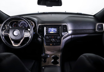 Подержанный автомобиль Jeep Grand Cherokee 2013 года (12 фото)