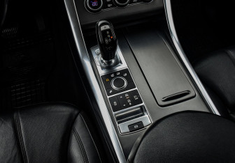 Подержанный автомобиль Land Rover Range Rover Sport 2017 года (17 фото)