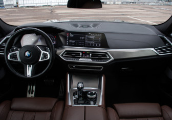Подержанный автомобиль BMW X6 2021 года (25 фото)