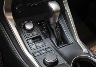 Подержанный автомобиль Lexus NX 2017 года (17 фото)