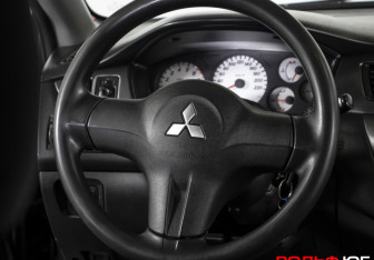 Подержанный автомобиль Mitsubishi Lancer Sedan 2009 года (13 фото)