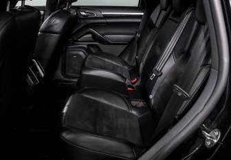 Подержанный автомобиль Porsche Cayenne 2017 года (10 фото)