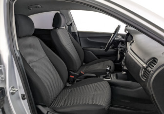 Подержанный автомобиль Kia Rio Sedan 2017 года (24 фото)