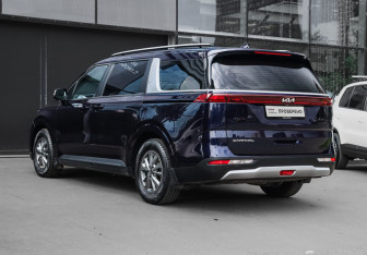 Подержанный автомобиль Kia Carnival 2021 года (6 фото)