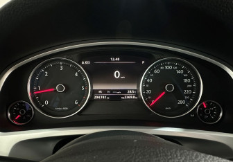 Подержанный автомобиль Volkswagen Touareg 2013 года (13 фото)