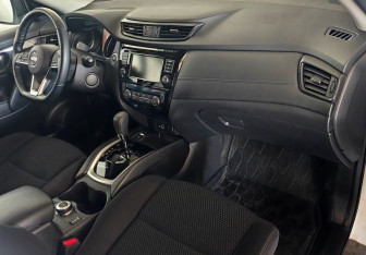 Подержанный автомобиль Nissan X-Trail 2022 года (11 фото)