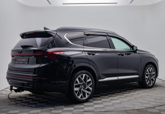 Подержанный автомобиль Hyundai Santa Fe 2021 года (5 фото)