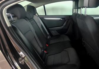 Подержанный автомобиль Volkswagen Passat Sedan 2012 года (10 фото)