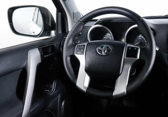 Подержанный автомобиль Toyota Land Cruiser Prado 2015 года (13 фото)
