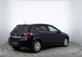 Подержанный автомобиль Opel Astra Hatchback 2010 года (5 фото)
