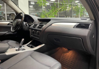 Подержанный автомобиль BMW X3 2011 года (9 фото)