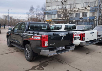 Новый Mitsubishi L200 2024 (6 фото)