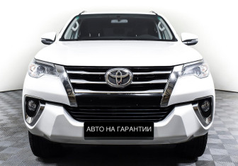Подержанный автомобиль Toyota Fortuner 2020 года (2 фото)