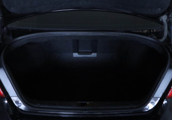 Подержанный автомобиль Infiniti Q70 2014 года (17 фото)