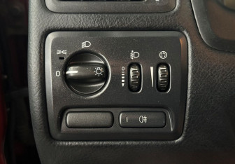Подержанный автомобиль Volvo S60 2007 года (16 фото)