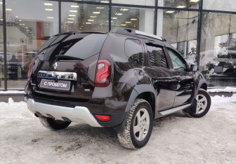 Подержанный автомобиль Renault Duster 2018 года (8 фото)