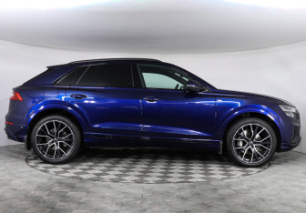 Подержанный автомобиль Audi Q8 2022 года (4 фото)