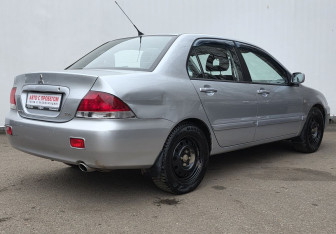 Подержанный автомобиль Mitsubishi Lancer Sedan 2009 года (5 фото)