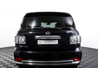 Подержанный автомобиль Nissan Patrol 2013 года (6 фото)
