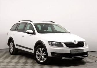 Подержанный автомобиль Skoda Octavia Wagon 2014 года (3 фото)