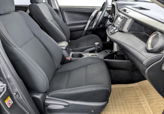 Подержанный автомобиль Toyota RAV4 2013 года (23 фото)