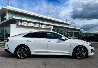 Подержанный автомобиль Kia K5 2021 года (4 фото)