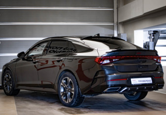 Подержанный автомобиль Kia K5 2021 года (6 фото)