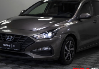 Подержанный автомобиль Hyundai i30 Hatchback 2022 года (19 фото)