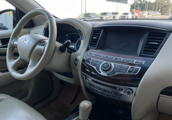 Подержанный автомобиль Infiniti JX 2013 года (9 фото)