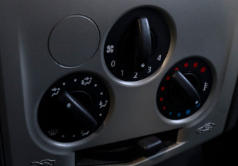 Подержанный автомобиль Renault Logan Sedan 2009 года (14 фото)