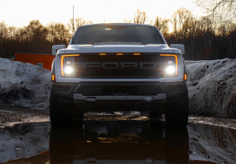 Подержанный автомобиль Ford F-150 2022 года (37 фото)