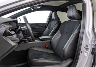 Подержанный автомобиль Toyota Camry Sedan 2024 года (20 фото)