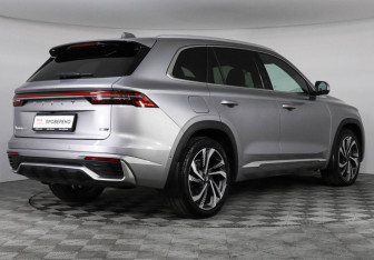 Подержанный автомобиль Geely Monjaro 2023 года (5 фото)