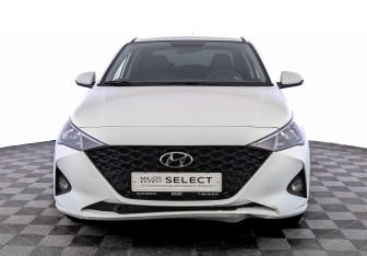 Подержанный автомобиль Hyundai Solaris Sedan 2020 года (2 фото)