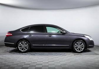 Подержанный автомобиль Nissan Teana 2009 года (4 фото)