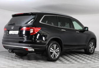 Подержанный автомобиль Honda Pilot 2016 года (5 фото)