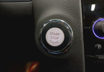 Подержанный автомобиль Infiniti QX70 2013 года (18 фото)