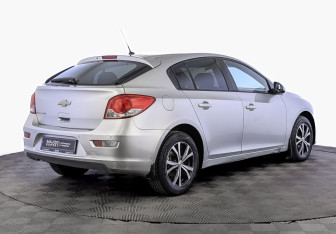 Подержанный автомобиль Chevrolet Cruze Hatchback 2015 года (5 фото)