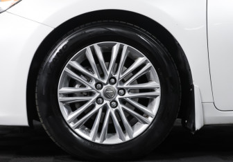 Подержанный автомобиль Lexus ES 2014 года (27 фото)