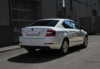 Подержанный автомобиль Skoda Octavia Liftback 2016 года (4 фото)