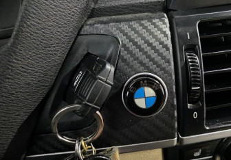 Подержанный автомобиль BMW X5 2007 года (21 фото)