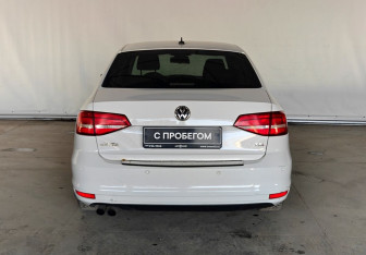 Подержанный автомобиль Volkswagen Jetta Sedan 2015 года (5 фото)