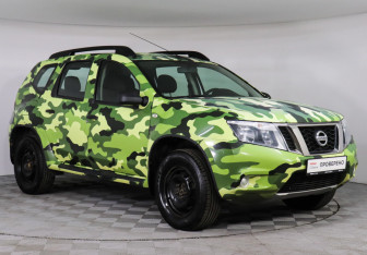 Подержанный автомобиль Nissan Terrano 2015 года (3 фото)
