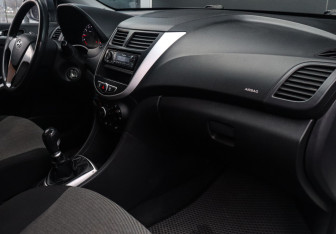 Подержанный автомобиль Hyundai Solaris Sedan 2011 года (9 фото)