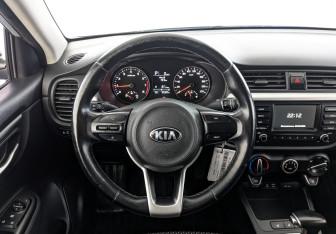 Подержанный автомобиль Kia Rio Sedan 2017 года (22 фото)