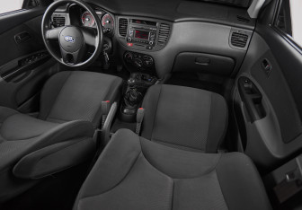 Подержанный автомобиль Kia Rio Sedan 2010 года (17 фото)