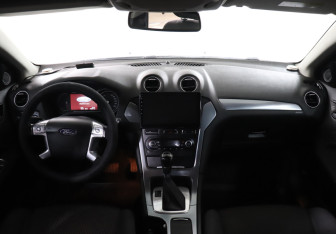 Подержанный автомобиль Ford Mondeo Sedan 2012 года (12 фото)