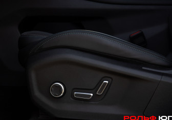 Подержанный автомобиль Geely Monjaro 2025 года (25 фото)